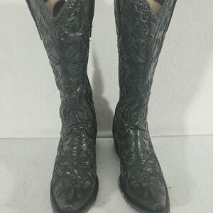 Chic Embossed Black Heeled Boots